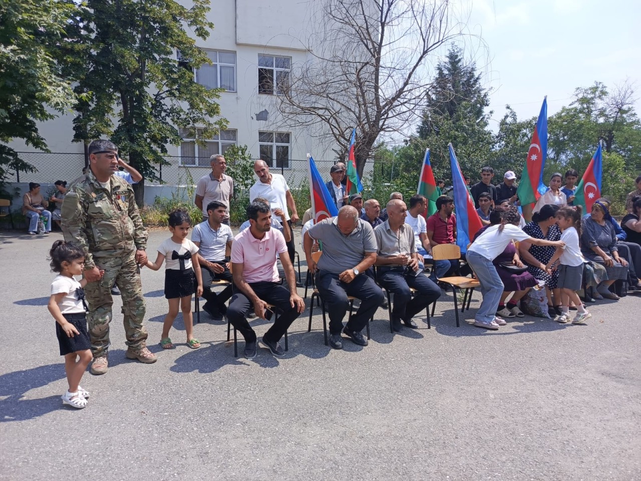 Daha 29 ailə Həsənriz kəndinə köçüb - FOTOLAR