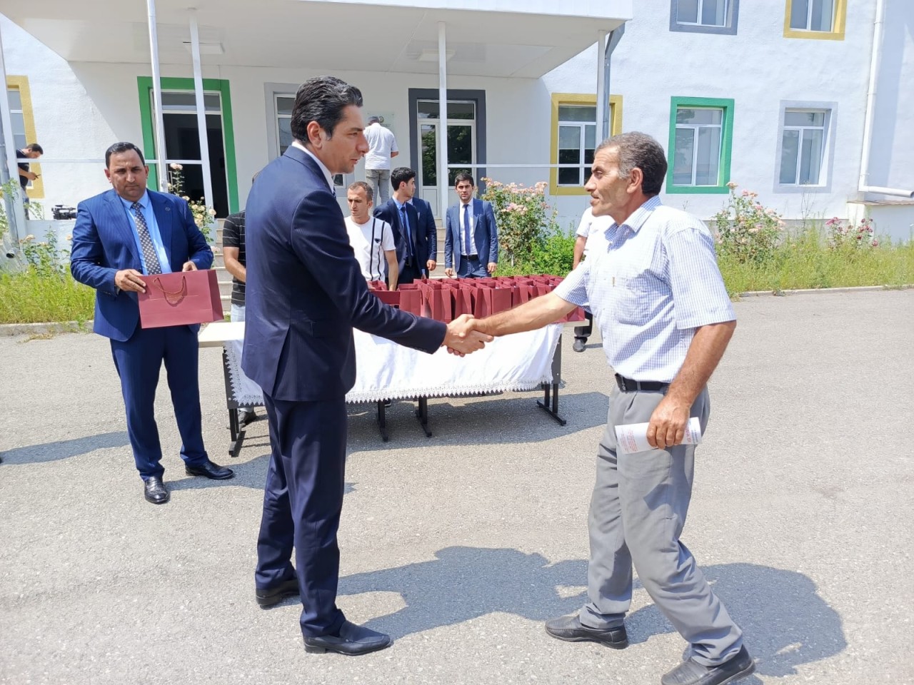 Daha 29 ailə Həsənriz kəndinə köçüb - FOTOLAR