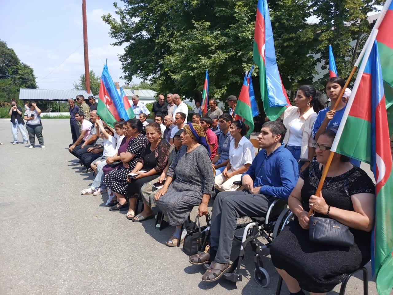 Daha 29 ailə Həsənriz kəndinə köçüb - FOTOLAR