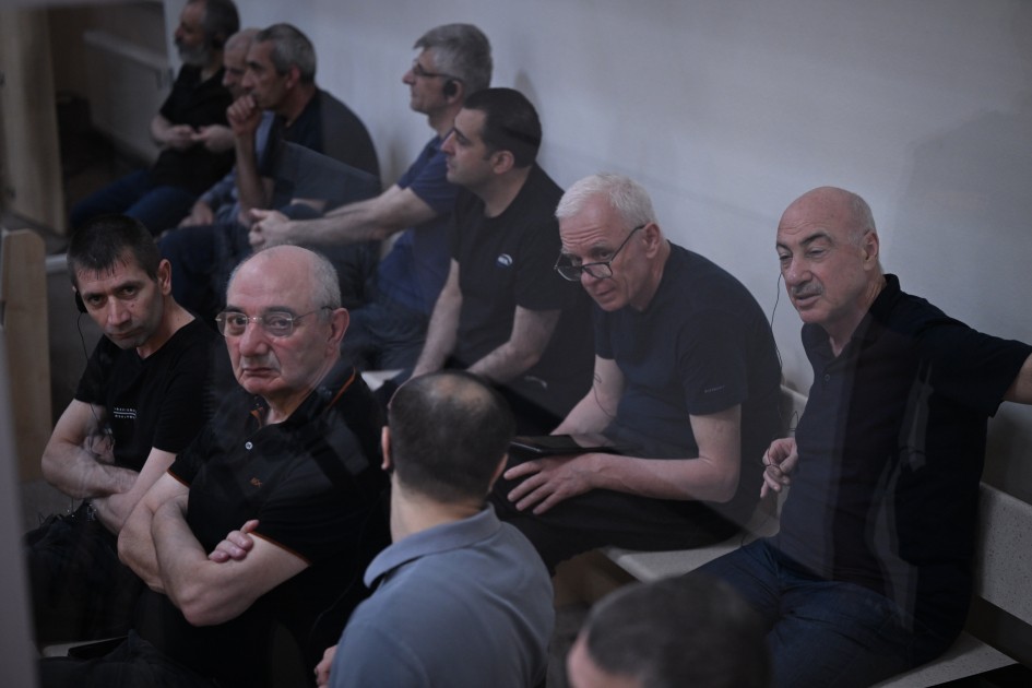 Bacısının taleyindən 33 ildir məlumat ala bilmir - MƏHKƏMƏ (FOTOLAR)