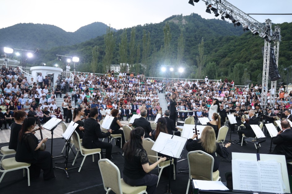 XIV Qəbələ Beynəlxalq Musiqi Festivalının açılışı oldu - FOTOLAR