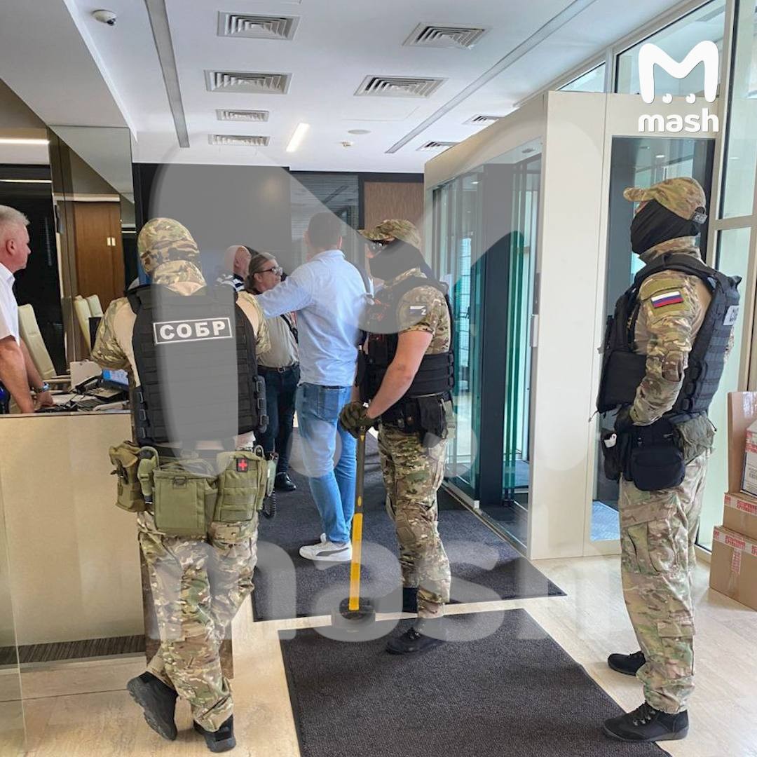 Rusiya xüsusi təyinatlıları İsgəndər Xəlilovun oğlunun ofisinə basqın etdi - FOTO