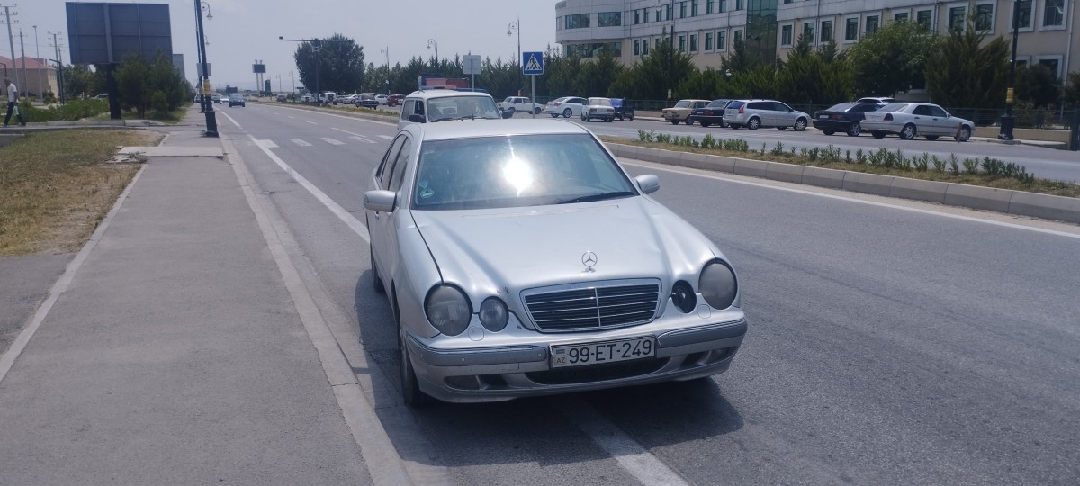 Şamaxıda "Mercedes" ana və qızını vurdu - FOTO