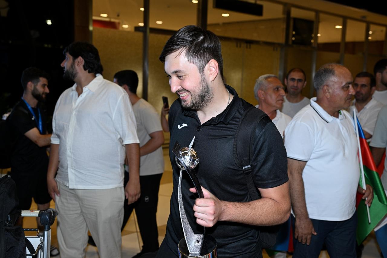 Avropa Çempionatının qalibi olan ASA-nın futzal komandası Vətənə qayıtdı - FOTOLAR