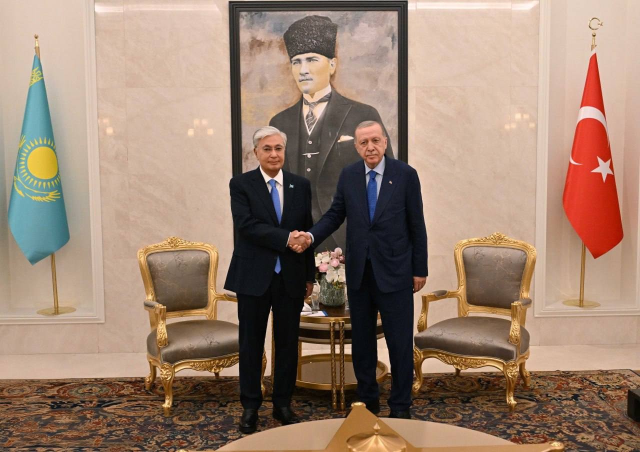 Qazaxıstan prezidenti Türkiyəyə getdi - FOTO