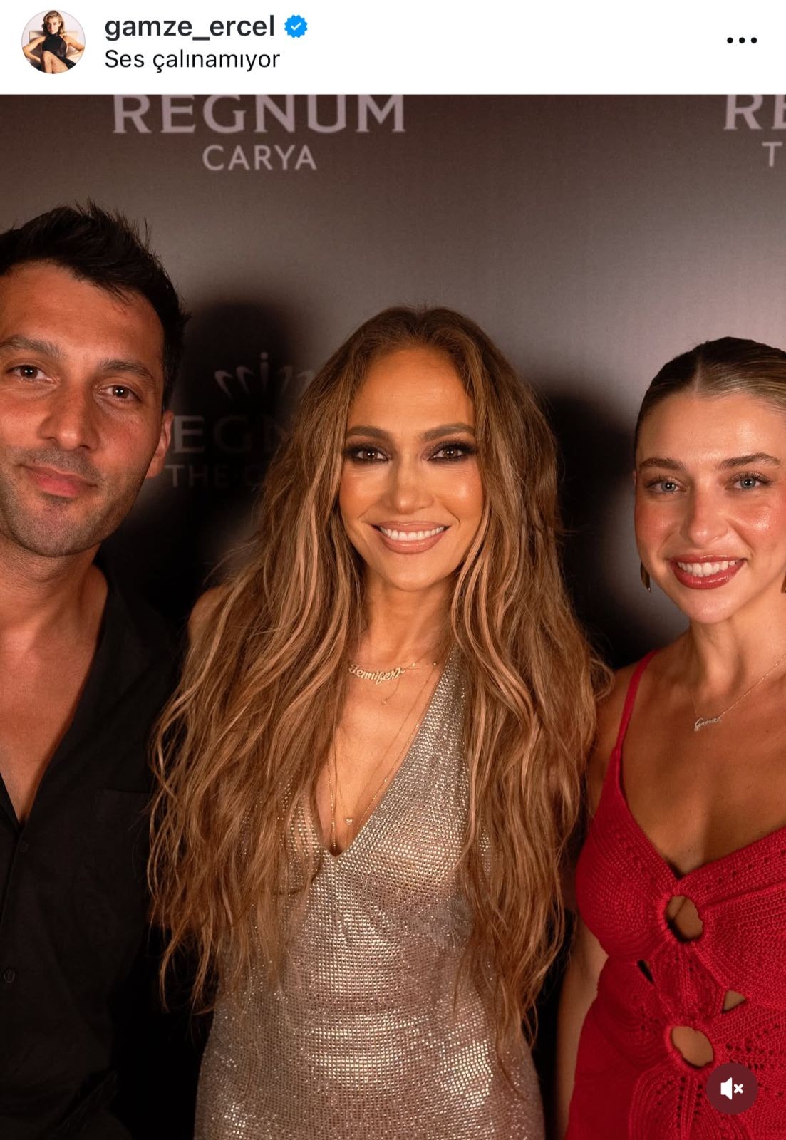 1 milyon ödəyib Cennifer Lopezlə foto çəkdirdilər