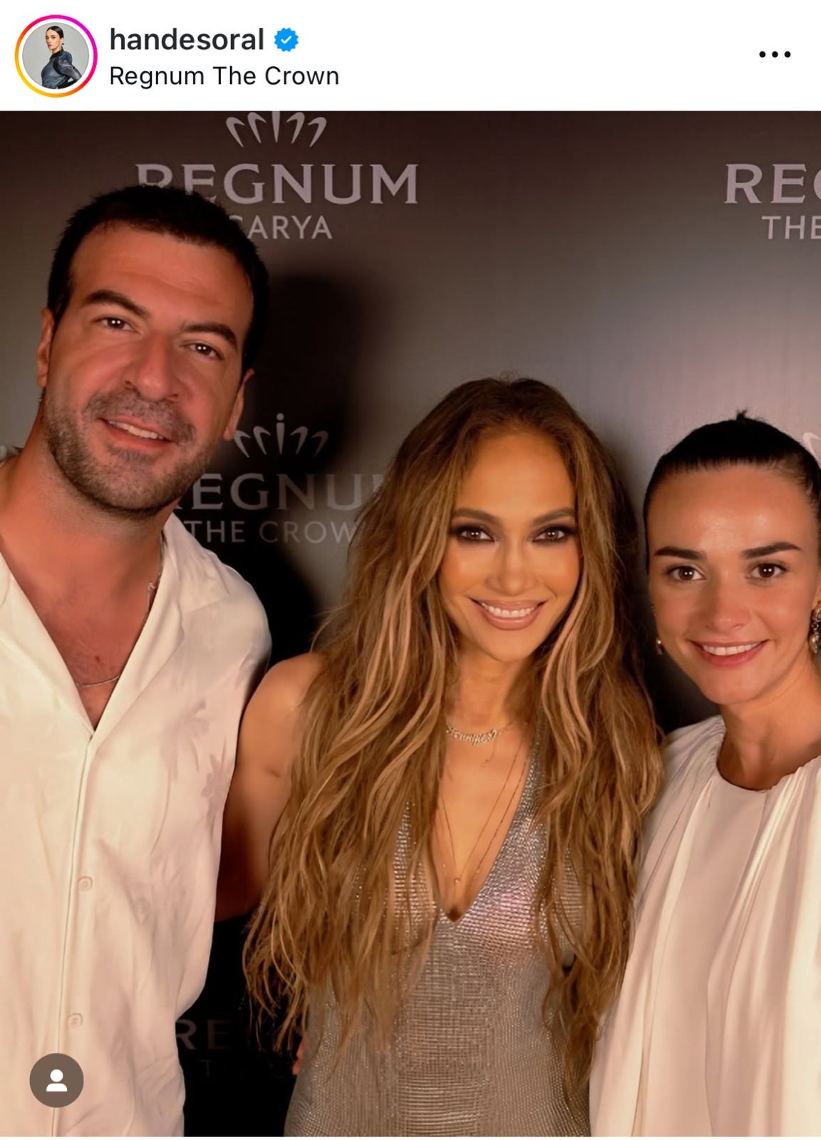 1 milyon ödəyib Cennifer Lopezlə foto çəkdirdilər