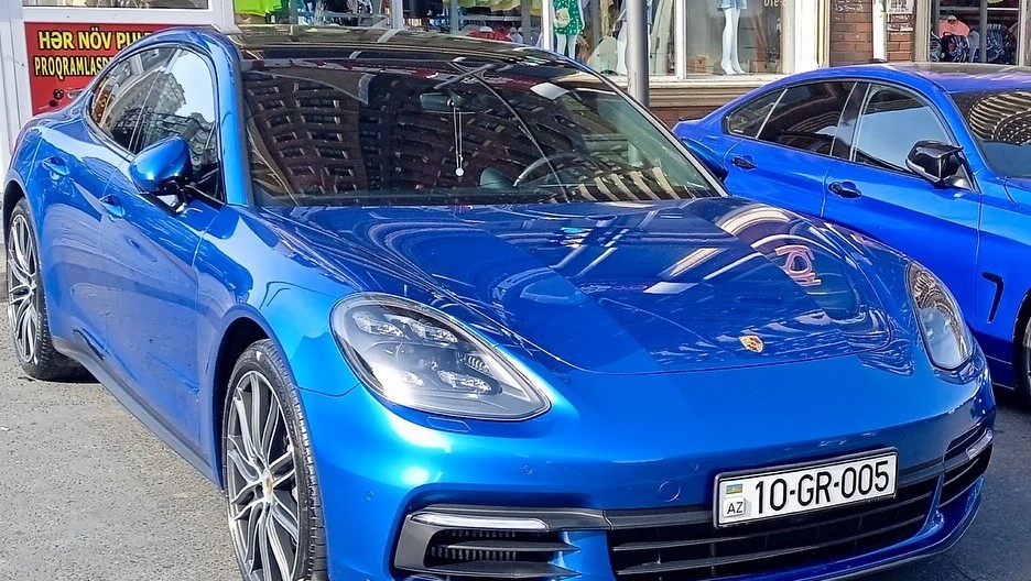 "Nikosayağı" qəzaya düşdüyü maşının nömrəsini satdı