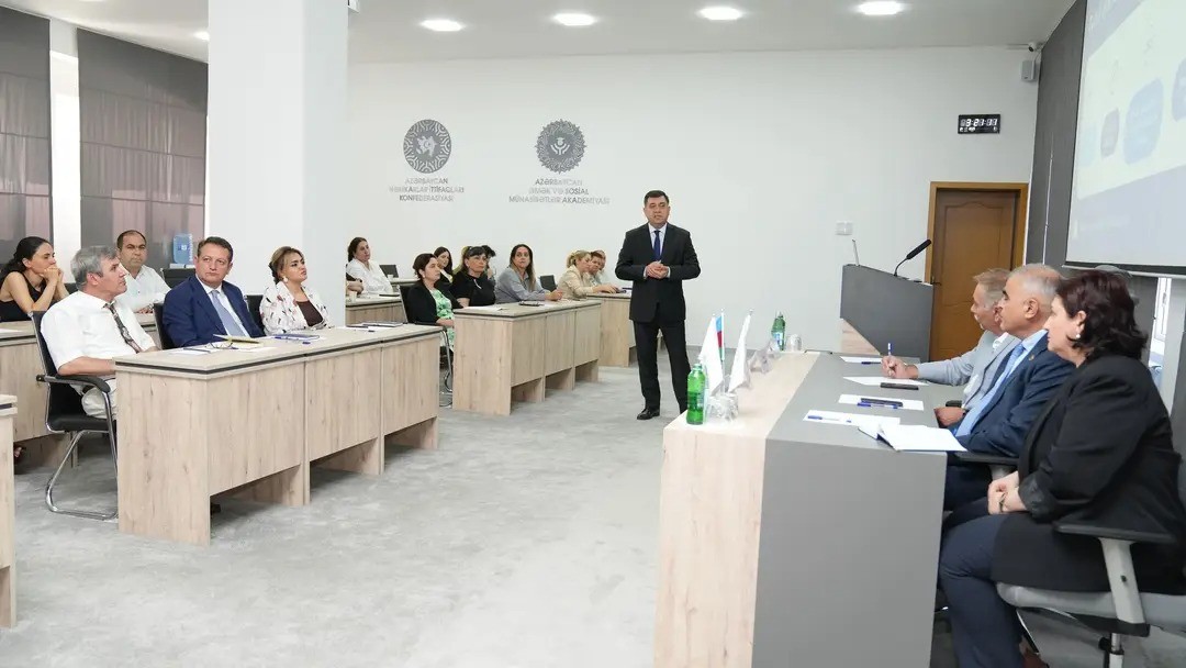 Vaterloo Universitetinin professoru ilə AƏSMA-da görüş keçirilib - FOTOLAR