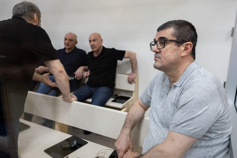 Əsirlikdə işgəncələr görmüş şəxslər ifadə verdilər - MƏHKƏMƏ (FOTOLAR)