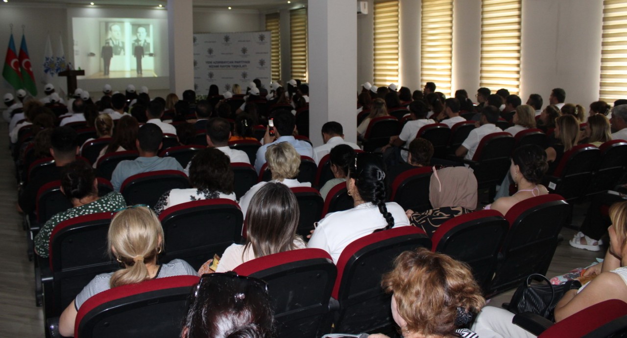 YAP Nizami rayon təşkilatı gəncləri mükafatlandırdı - FOTOLAR