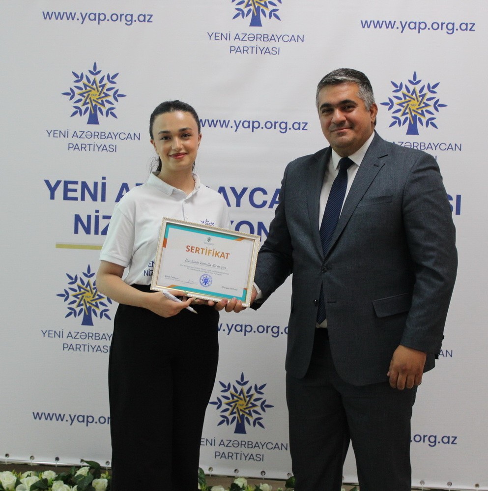 YAP Nizami rayon təşkilatı gəncləri mükafatlandırdı - FOTOLAR