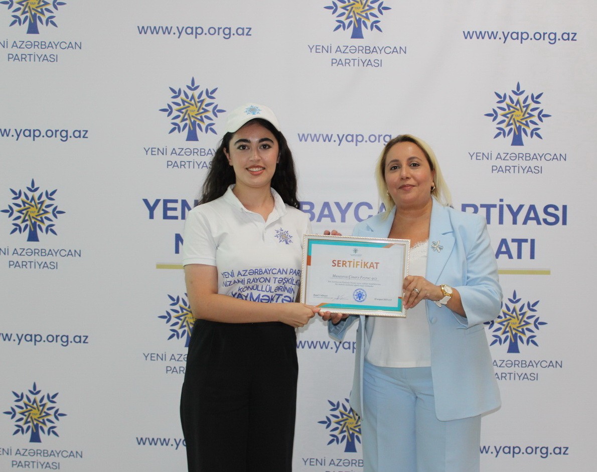 YAP Nizami rayon təşkilatı gəncləri mükafatlandırdı - FOTOLAR