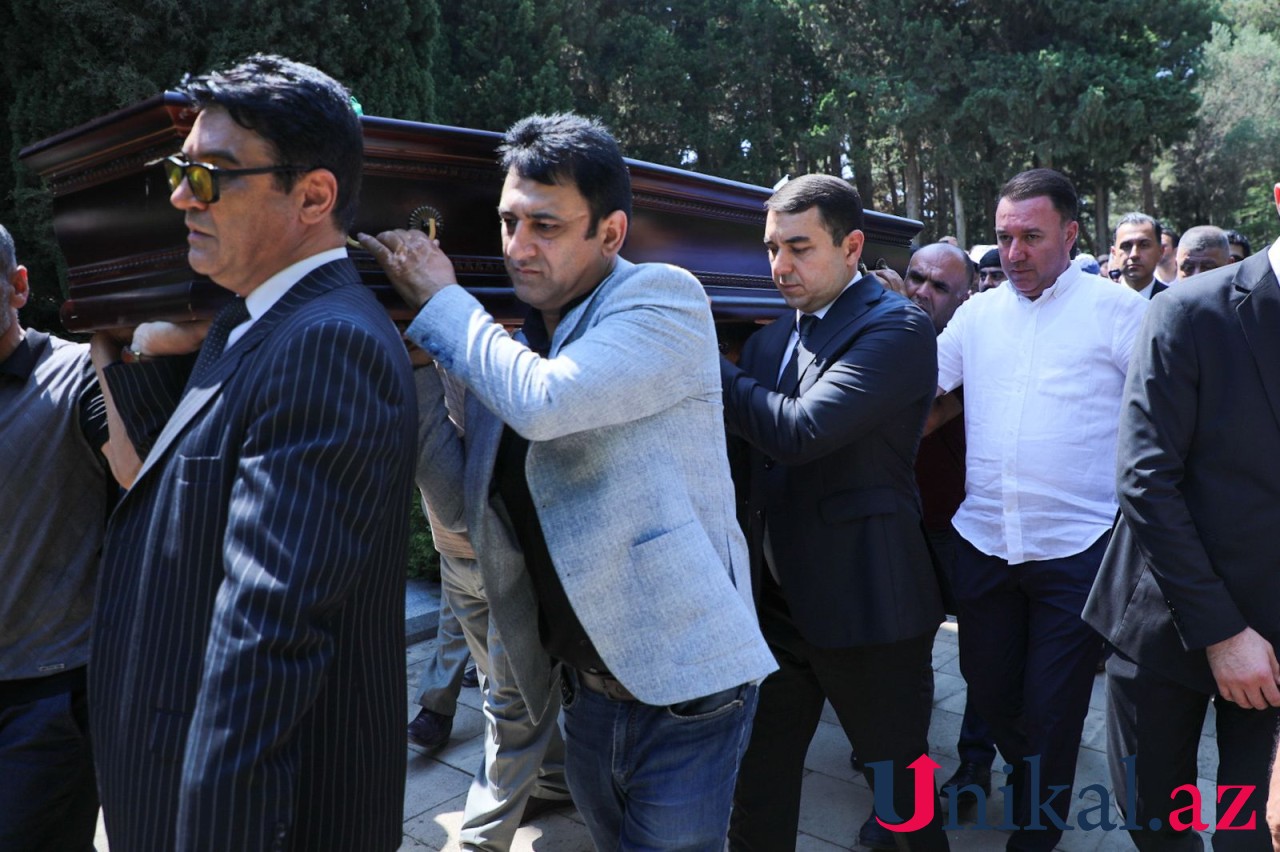 Arif Babayev I Fəxri xiyabanda dəfn edildi - FOTOLAR+VİDEO