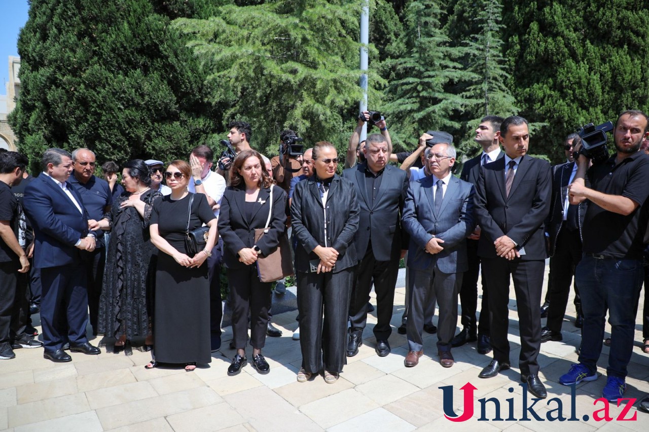 Arif Babayev I Fəxri xiyabanda dəfn edildi - FOTOLAR+VİDEO