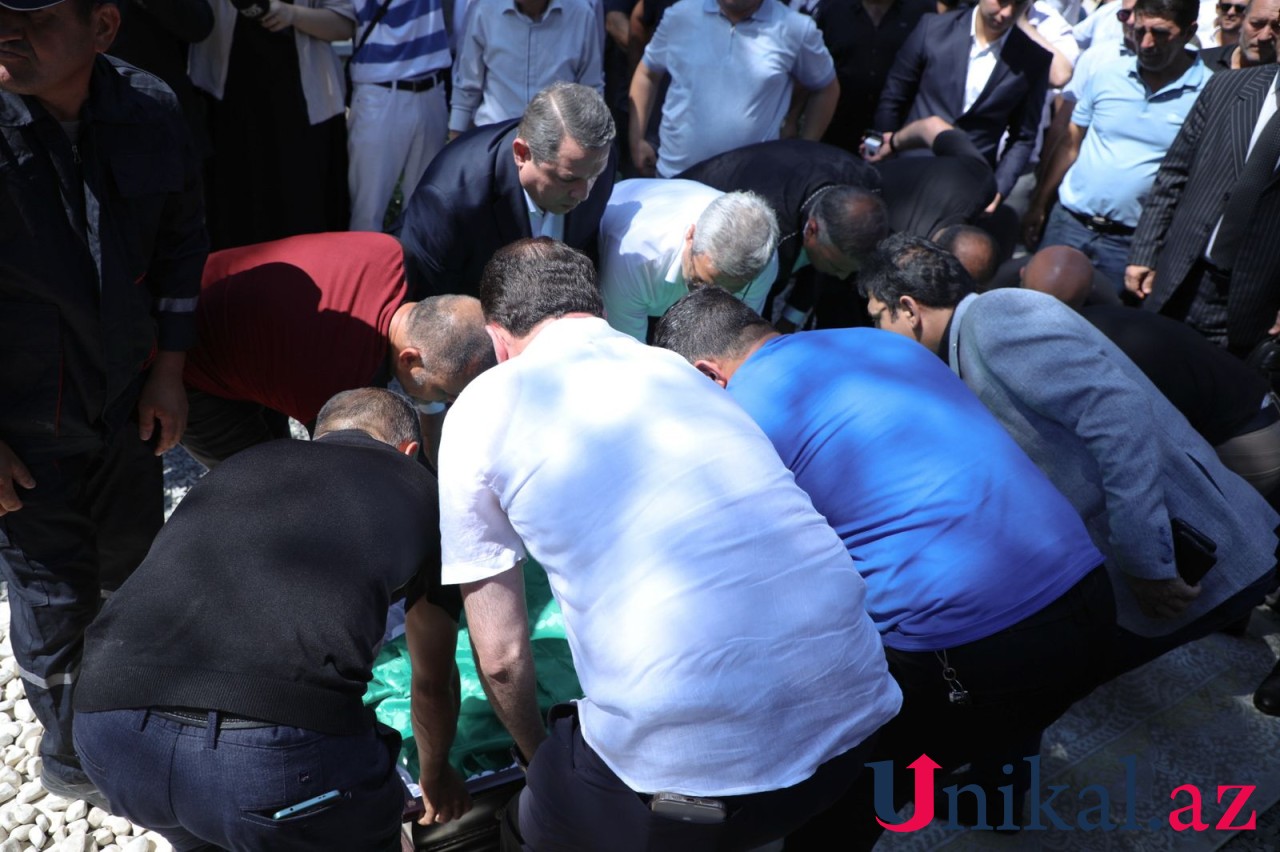 Arif Babayev I Fəxri xiyabanda dəfn edildi - FOTOLAR+VİDEO