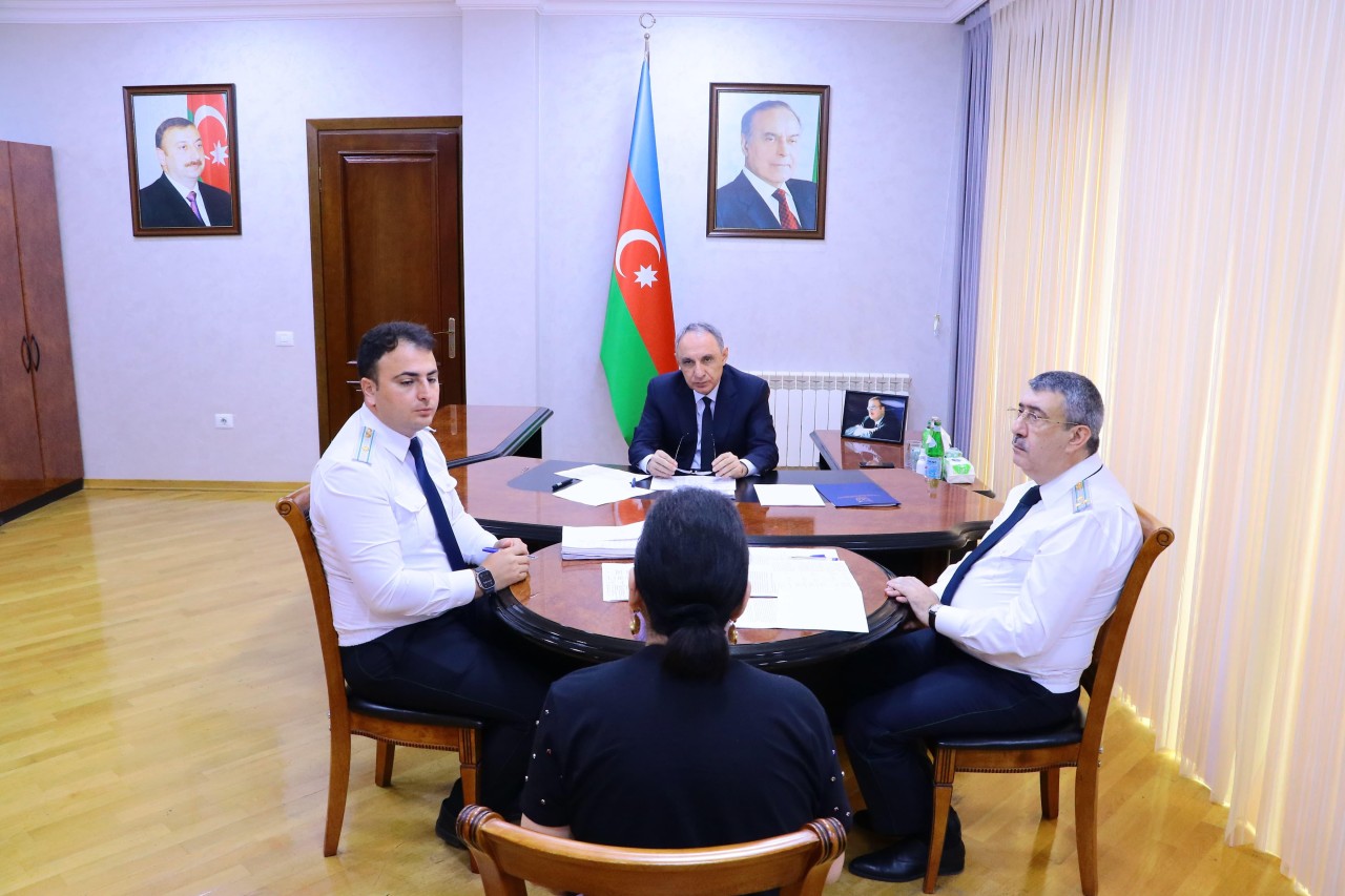 Baş prokuror Xətai rayonunda vətəndaşları qəbul etdi - FOTOLAR