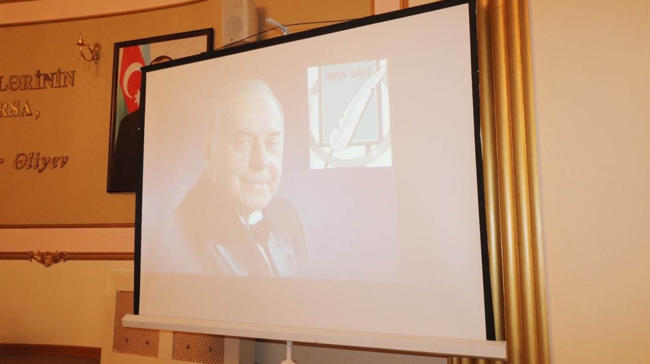 Qazaxda “Ümummilli Lider Heydər Əliyev milli dilimizin xilaskarıdır” mövzusunda tədbir keçirilib - FOTOLAR