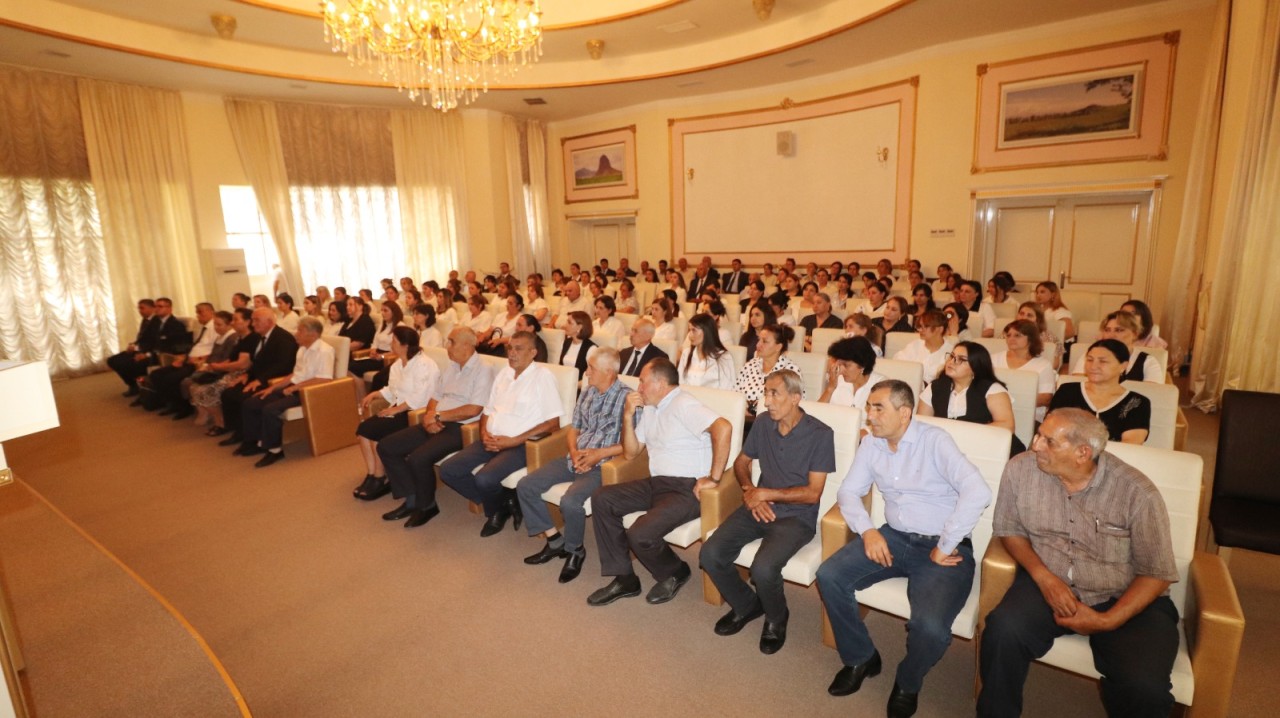 Qazaxda “Ümummilli Lider Heydər Əliyev milli dilimizin xilaskarıdır” mövzusunda tədbir keçirilib - FOTOLAR