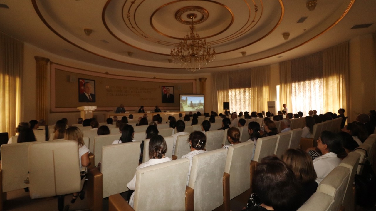 Qazaxda “Ümummilli Lider Heydər Əliyev milli dilimizin xilaskarıdır” mövzusunda tədbir keçirilib - FOTOLAR