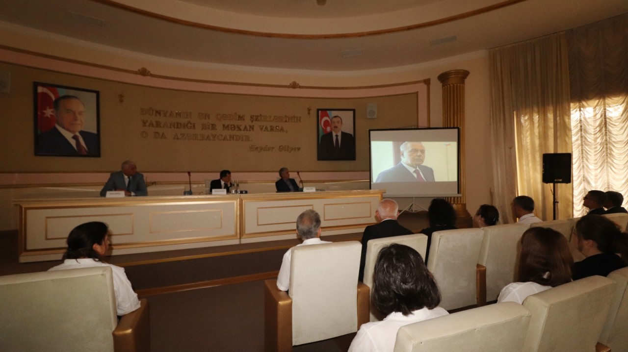 Qazaxda “Ümummilli Lider Heydər Əliyev milli dilimizin xilaskarıdır” mövzusunda tədbir keçirilib - FOTOLAR