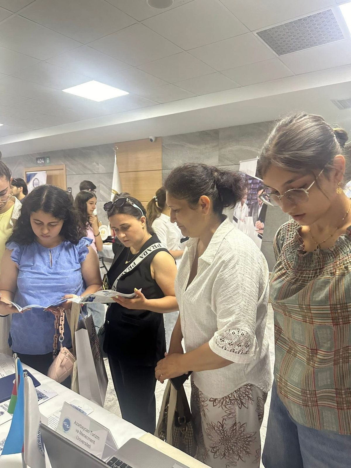 ATMU  ali təhsil müəssisələrinin sərgisində iştirak edib - FOTOLAR