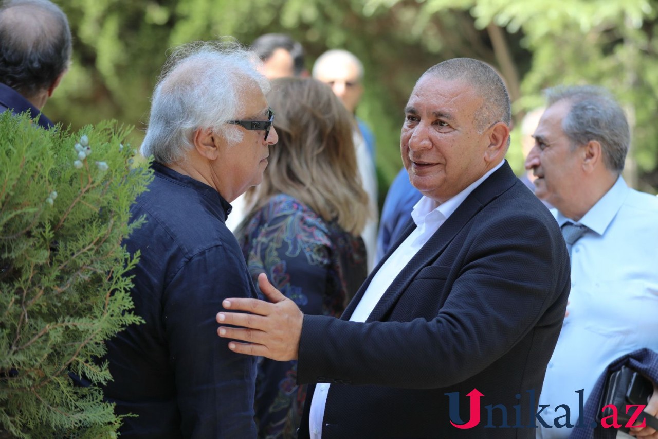 Elçin Əfəndiyev dəfn edildi - FOTOLAR