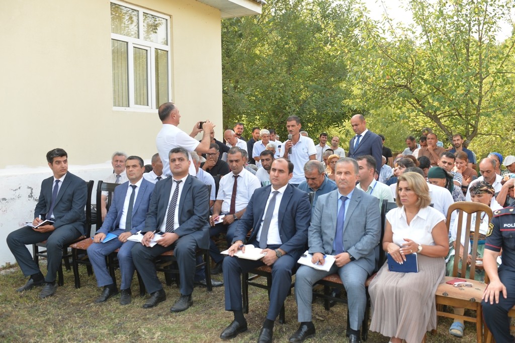 Taleh Qaraşov kənd sakinlərinin problemlərini dinlədi - FOTOLAR
