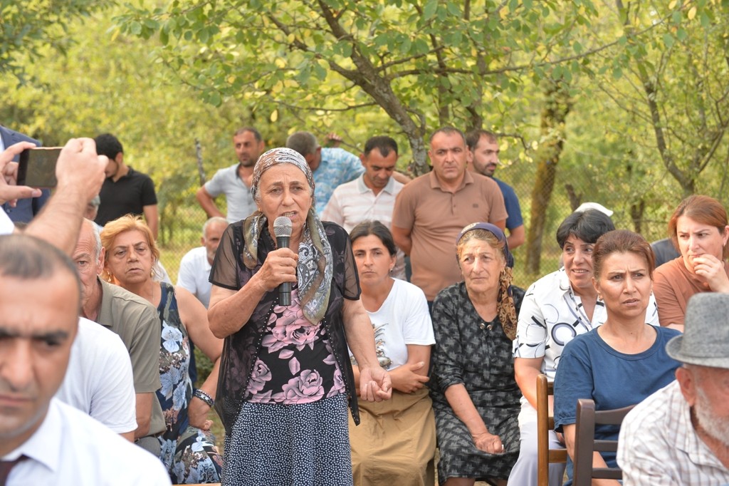 Taleh Qaraşov kənd sakinlərinin problemlərini dinlədi - FOTOLAR