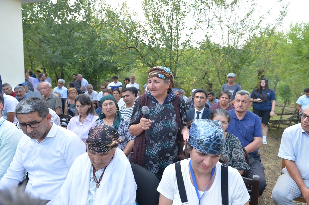 Taleh Qaraşov kənd sakinlərinin problemlərini dinlədi - FOTOLAR
