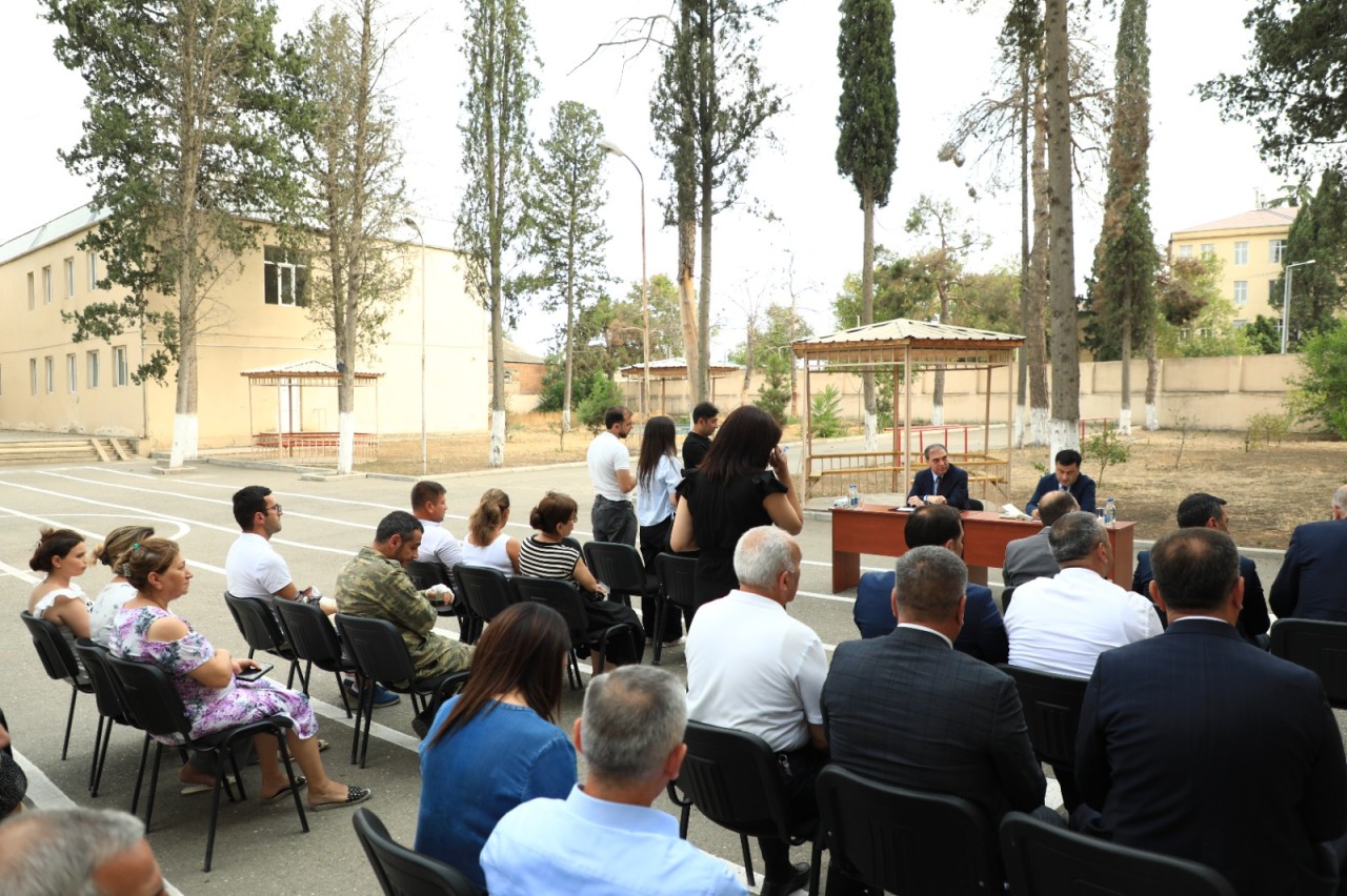 Niyazi Bayramov vətəndaşların müraciətlərini dinləyib - FOTOLAR