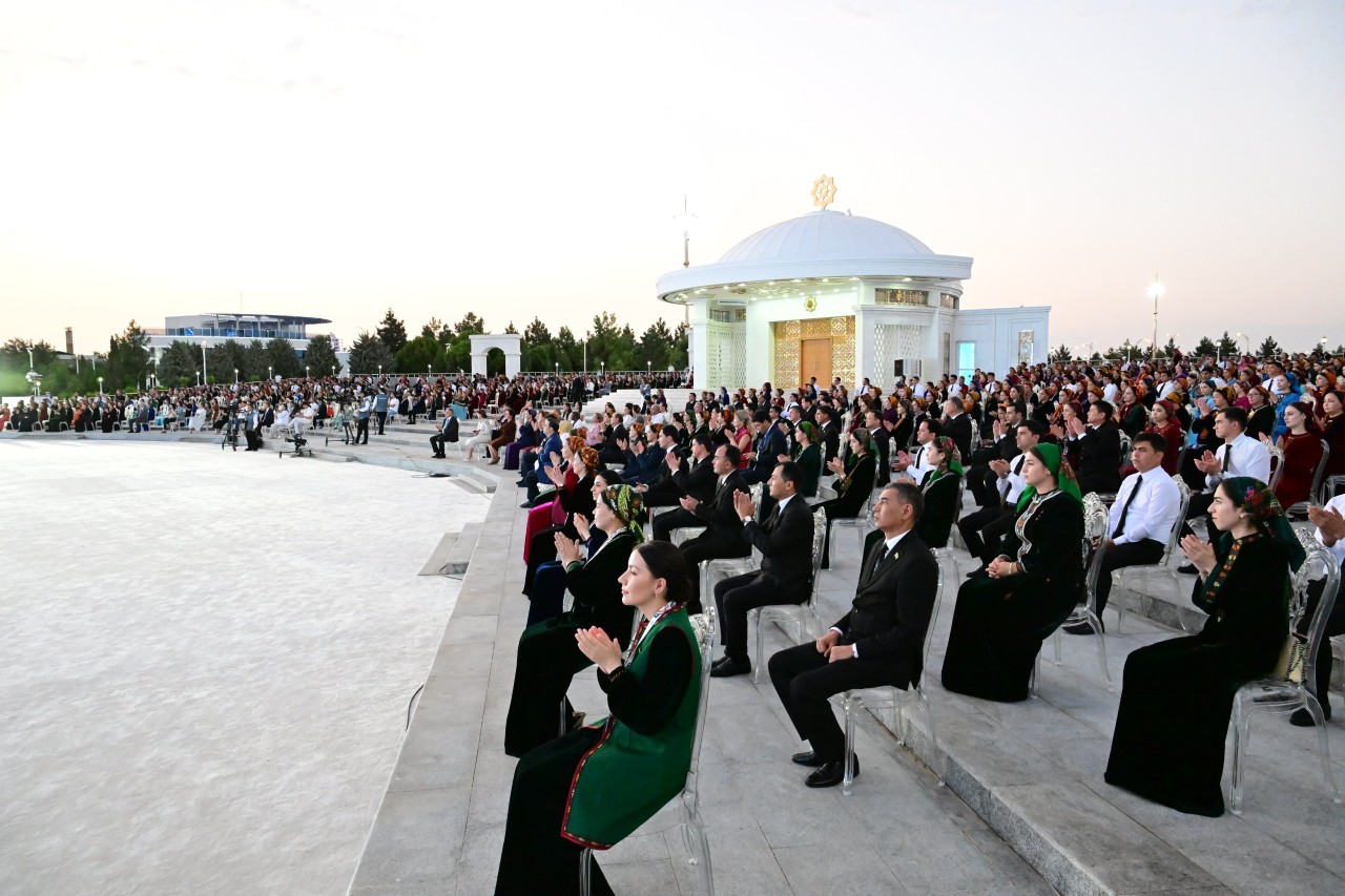 Azərbaycanın milli irsi Türkmənistanda böyük maraqla qarşılandı - FOTOLAR