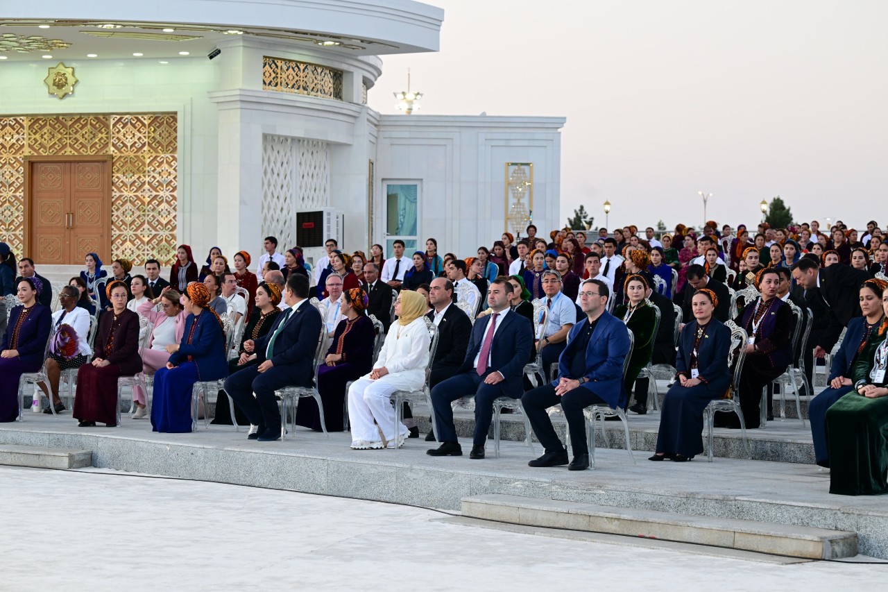 Azərbaycanın milli irsi Türkmənistanda böyük maraqla qarşılandı - FOTOLAR