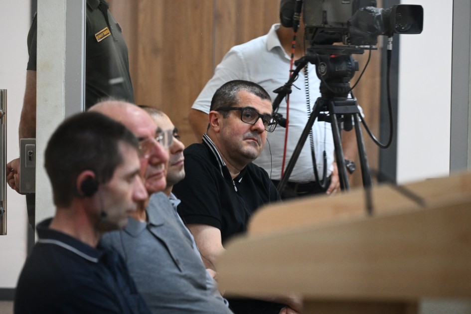 Rus və erməni dillərində sözləri təkrarlamadığına görə ayağından güllələnib (MƏHKƏMƏ)