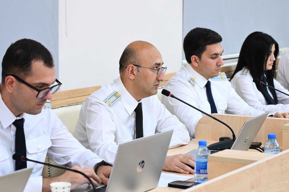 Rus və erməni dillərində sözləri təkrarlamadığına görə ayağından güllələnib (MƏHKƏMƏ)