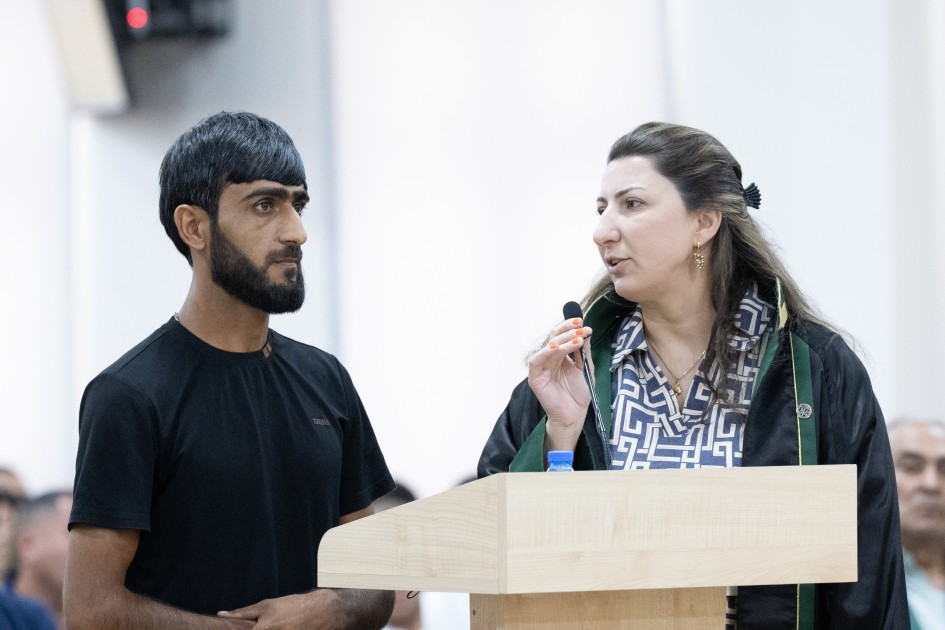 Rus və erməni dillərində sözləri təkrarlamadığına görə ayağından güllələnib (MƏHKƏMƏ)