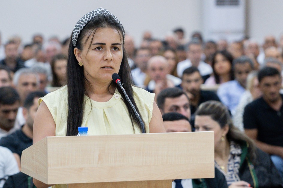 Rus və erməni dillərində sözləri təkrarlamadığına görə ayağından güllələnib (MƏHKƏMƏ)