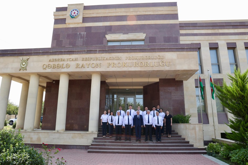 Baş prokuror Qəbələdə vətəndaşların müraciətlərini dinləyib - FOTOLAR