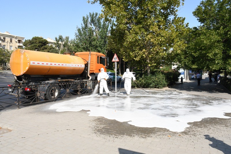 Bakının 548 küçəsi yuyuldu - FOTOLAR