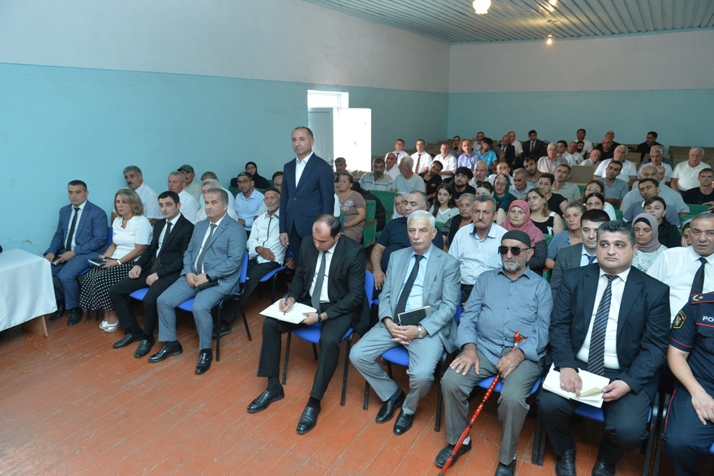 Taleh Qaraşov kənd sakinlərinin qayğı və problemlərini dinlədi - FOTOLAR