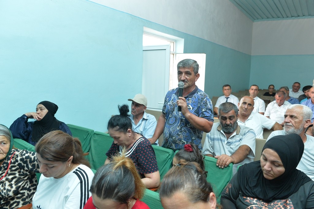 Taleh Qaraşov kənd sakinlərinin qayğı və problemlərini dinlədi - FOTOLAR