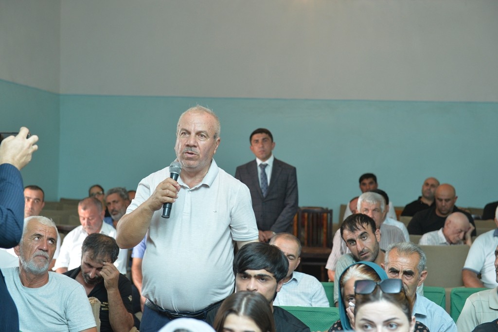 Taleh Qaraşov kənd sakinlərinin qayğı və problemlərini dinlədi - FOTOLAR