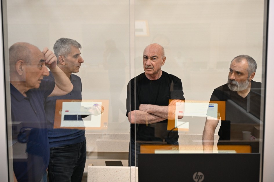 14 yaşlı qardaşının taleyindən hələ də xəbəri yoxdur - MƏHKƏMƏ (FOTOLAR)