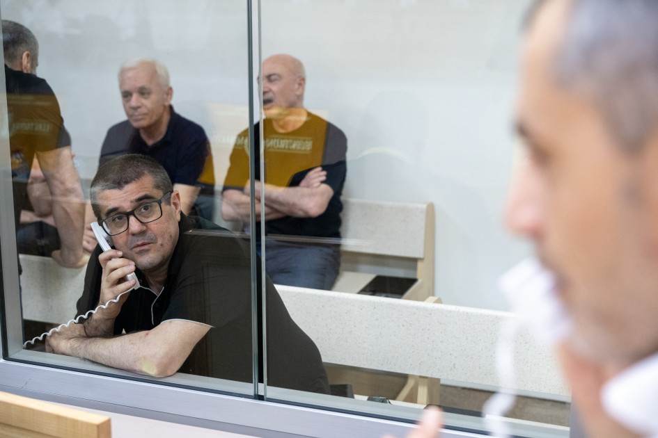 14 yaşlı qardaşının taleyindən hələ də xəbəri yoxdur - MƏHKƏMƏ (FOTOLAR)