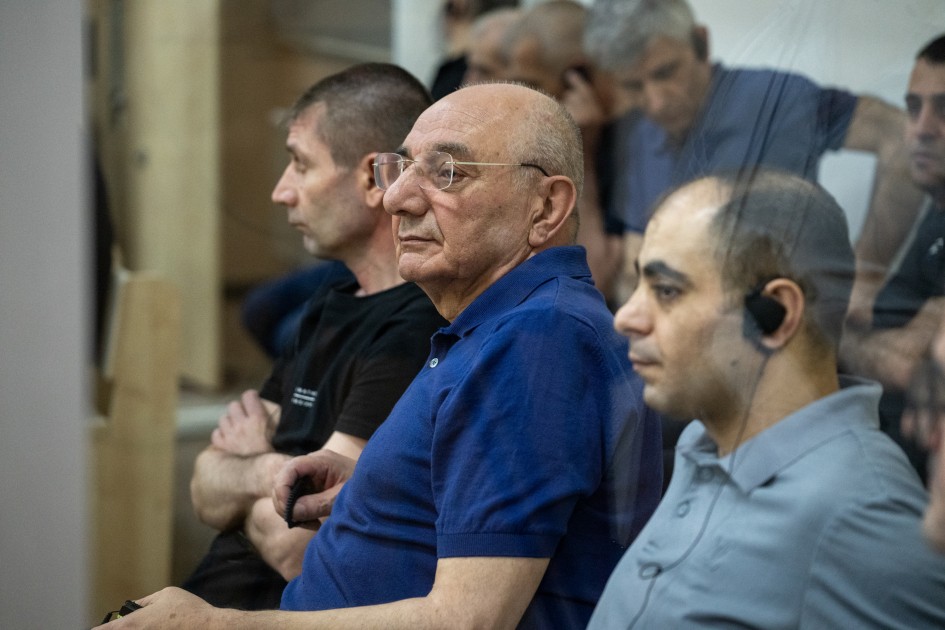 14 yaşlı qardaşının taleyindən hələ də xəbəri yoxdur - MƏHKƏMƏ (FOTOLAR)