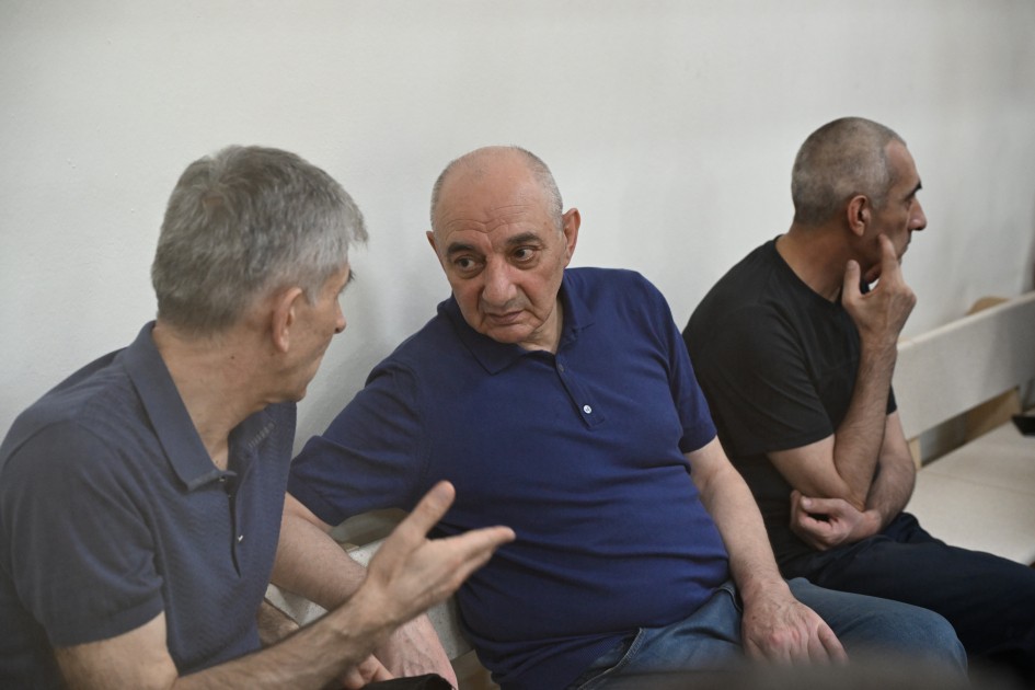 14 yaşlı qardaşının taleyindən hələ də xəbəri yoxdur - MƏHKƏMƏ (FOTOLAR)