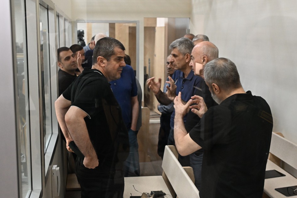 14 yaşlı qardaşının taleyindən hələ də xəbəri yoxdur - MƏHKƏMƏ (FOTOLAR)