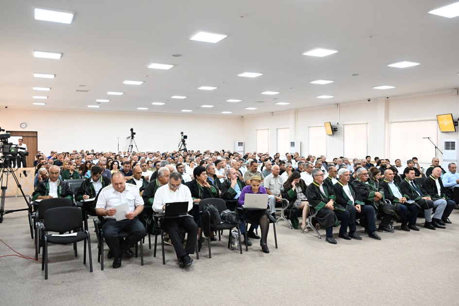 14 yaşlı qardaşının taleyindən hələ də xəbəri yoxdur - MƏHKƏMƏ (FOTOLAR)