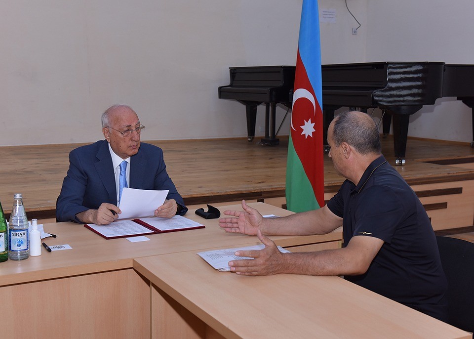 Zakir Fərəcov sakinlərin müraciətlərini yerində dinlədi - FOTOLAR