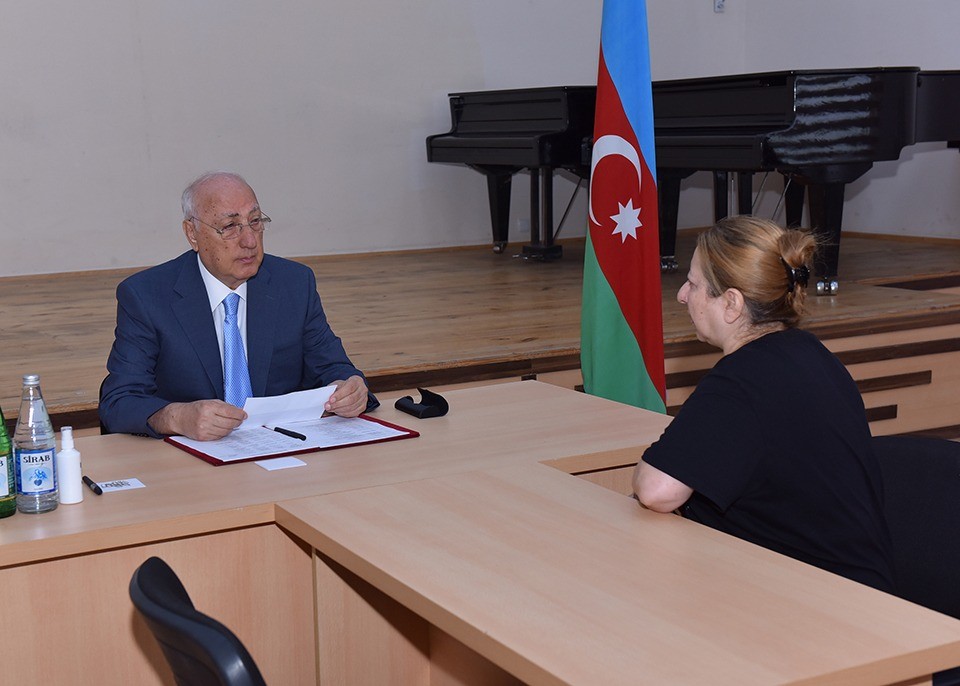 Zakir Fərəcov sakinlərin müraciətlərini yerində dinlədi - FOTOLAR